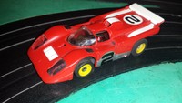 Faller ams Ferrari 512M auf Aurora-G-plus-Chassis mit gelben Felgen