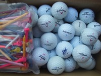 50 Golfbälle und Markenbälle AAAA/AAA  + 100 Tees  Top Zustand !!!