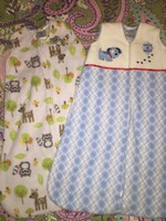 (2) HALO SLEEPSACKS SMALL  10-18 Lbs back is best EUC Puppy Raccoon