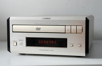 YAMAHA DVD-E600 DVD & CD-Player Piano Craft Natural Sound champagner gold