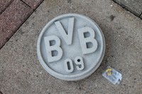 BVB Borussia Dortmund 09 BVB Logo aus Zement/Beton Neu - Vergleich Größe Trikot