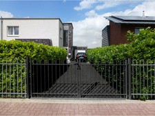Twee-Vleugel Tuinhek inrijpoort / Met Boog / Zwart / 300 x 120 cm / Gartentor