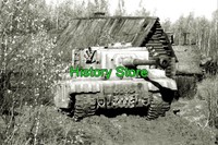 Rußland: Panzer Tiger vor Bauernkate - R01090