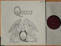 QUEEN   DDR AMIGA  LP: QUEEN (COVER ZEICHNUNG, 855787;DUNKELROTES LABEL )