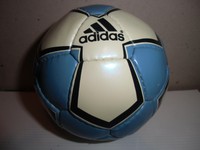 Mini-Fußball von adidas vom Confed-Cup 2005, "Pelias Starglider", in blau.