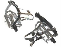 Pedale Aluminium Schlaufenpedal mit Korb, Haken u. Riemen Pedalhaken Lederriemen