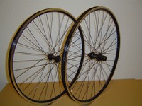 Trekking 28" Satz VR + HR  Shimano Deore Nabe  schwarze Speichen geöst  NEU