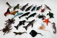 24 er Set Seetiere Kunststoff 4-8cm Wal Hai Delphin Robbe Krake Fisch Dekoration