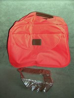 schöne Sporttasche mit extra Tragegurt rot