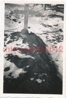 Foto, Wehrmacht, Blick auf das Grab von Anton Gaab, (W)1009