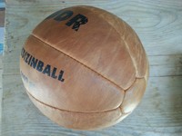 MEDIZINBALL DDR 5000 Gr. ART DECO VINTAGE LOFT LEDER PATINA HANDNAHT
