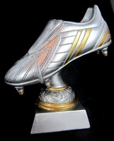 1x Fußball-Trophäe,Pokal, 14,5 cm hoch Spieler Schuh inkl. Gravur Trophäe 