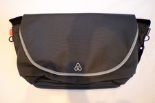 RICKSHAW Medium Zero Messenger Bag Gray / Holds 13" MacBook NEW! Free Shipping