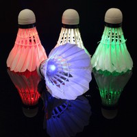 4 Stück Bunte LED Badminton Federball Feather Shuttlecocks Federbälle für Nacht