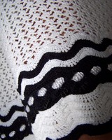 Escada Twinset, Gr. 42, ev.40-44/M/L/XL, weiß mit schwarzer Häkelbordüre