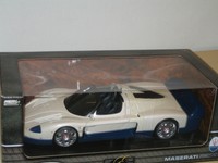 MASERATI MC12,1:18, OVP, PEARL WHITE/BLUE