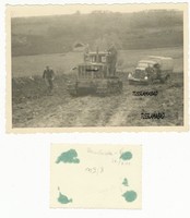 Wassiljewka Schlepper Kettenfahrzeug Raupe zieht Lastwagen Russland Kaliningrad 