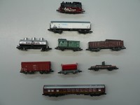 JU05 Spur N Konvolut 7 verschiedene Waggons und Lok 80 030  - 7025