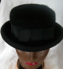 Vintage ladies hat Neumann-Endler Inc. 100% wool, black in color