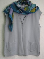 Schicke Strickweste orig. KARIN GLASMACHER eisblau = 42/44 TOP