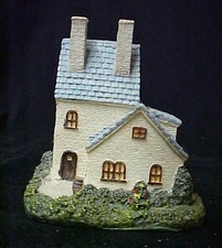 Cornwall Cottage Collection Bh12 Blue Lion Pub Mint Collectible Home Figurine