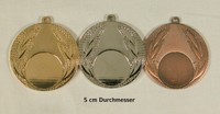   30 Medaillen gold-,silber-,oder bronzefarben mit Emblem und Band  