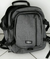 Eastpak Schulrucksack. Kaum getragen grau neuwertig 