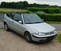 Golf 4 Cabrio mit leichtem Frontschaden an Bastler