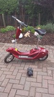 Elektro-Scooter, gebraucht in rot