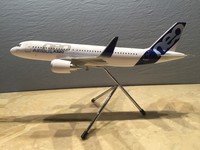 !NEU! Airbus A320 NEO mit Sharklets 1:100 neueste House Colour Lackierung !NEU!