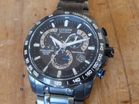 Schwarze Citizen ECO DRIVE mit Funk und Saphireglas NP. 799€