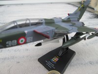 Panavia 200 (PA-200) Tornado MRCA Jagdbomber 1:100 Avion Fertigmodell  YAKAiR 