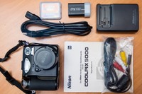 Nikon COOLPIX 5000 5,0 MP Digitalkamera mit allem, was dazugehört