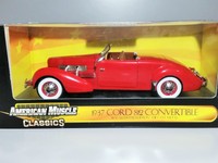 1:18 ERTL Cord 821 Convertible Cabrio in rot mit Originalverpackung