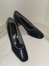 New listing
Vintage - 1960's - DeLiso Debs - Faux Snake - Navy - Pumps - 7B - Mint!