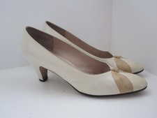 Vtg 70s Salvatore Ferragamo Ivory Beige Pointy Toe Heels Chic Made in Italy 7 Aa