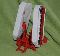 :-) SIKU Farmer V-Heckmähwerk Kuhn GMD 883 Lift-Control  1:32