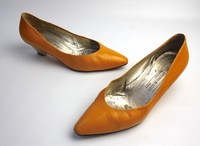 BRUNO MAGLI ! WUNDERSCHÖNE PUMPS 41 GELB SEHR GUTER ZUSTAND !