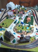 PIKO Digital H0 Modelleisenbahn komplett mit Platte Lokomotive Autos Häuser TOP