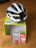 MET Sine Thesis - weiss - M 54/57 incl. USB-Licht