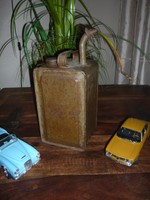 Sehr dekorative Öldose - Benzinkanister in besonderer Form 