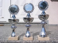  3er Serie Pokale Eisblau  inkl. Gravur und Emblem Pokale Trophäe cx