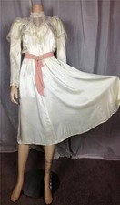 Vintage Retro boho hippie romantic Gunne Sax 70s white satin lace dress