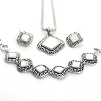 Neu Damen Schmucksets Rhombus Anhänger Halskette Ohrringe Armband