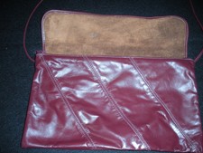 VINTAGE LEATHER WINE COLOREED S CLUTCH PURSE W  SHOULDER STRAP