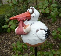 Storch mit Baby rot Keramik Gartenstecker neu Deko Beetstecker Gartenkugel