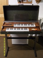 Hohner Bolero  Heimorgel  im Koffer tragbar mit neigbarem angeschraubtem Gestell