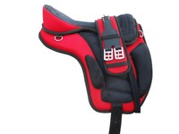 NEW BAUMLOSER SATTEL MIT gurt in schwarz/Rot Farben***Größe 17" 