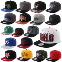 MITCHELL & NESS AND SNAPBACK CAP CHICAGO BULLS NETS KINGS MAVERICKS DEVILS UVM