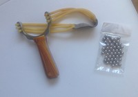 Steinschleuder Schleuder Zwille + Ersatzgummi + 50 Stahlkugeln